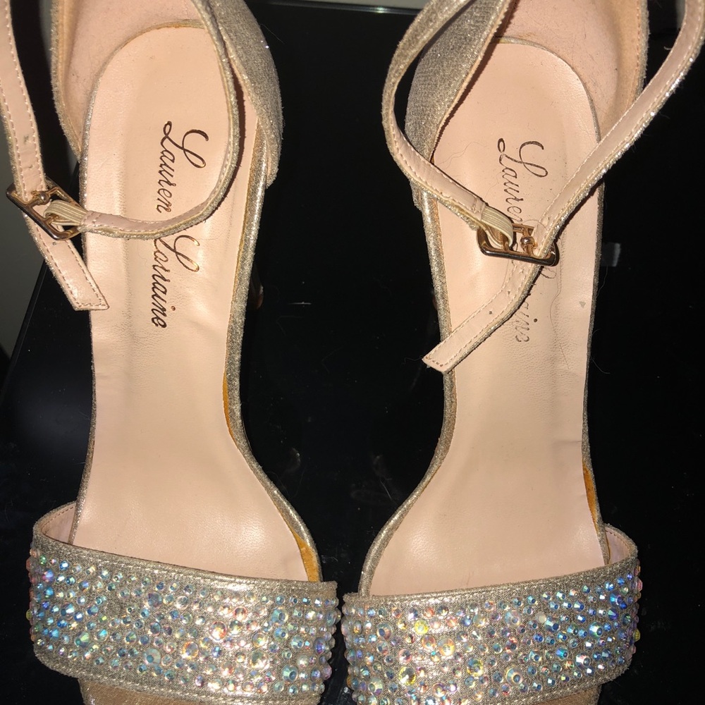 Beautiful Gold Heels - Picture 5 of 6